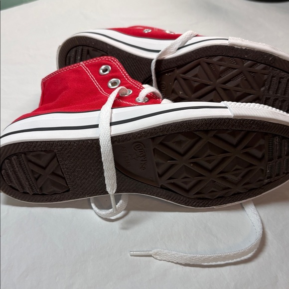 Converse Shoes (never been worn - Picture 4 of 5